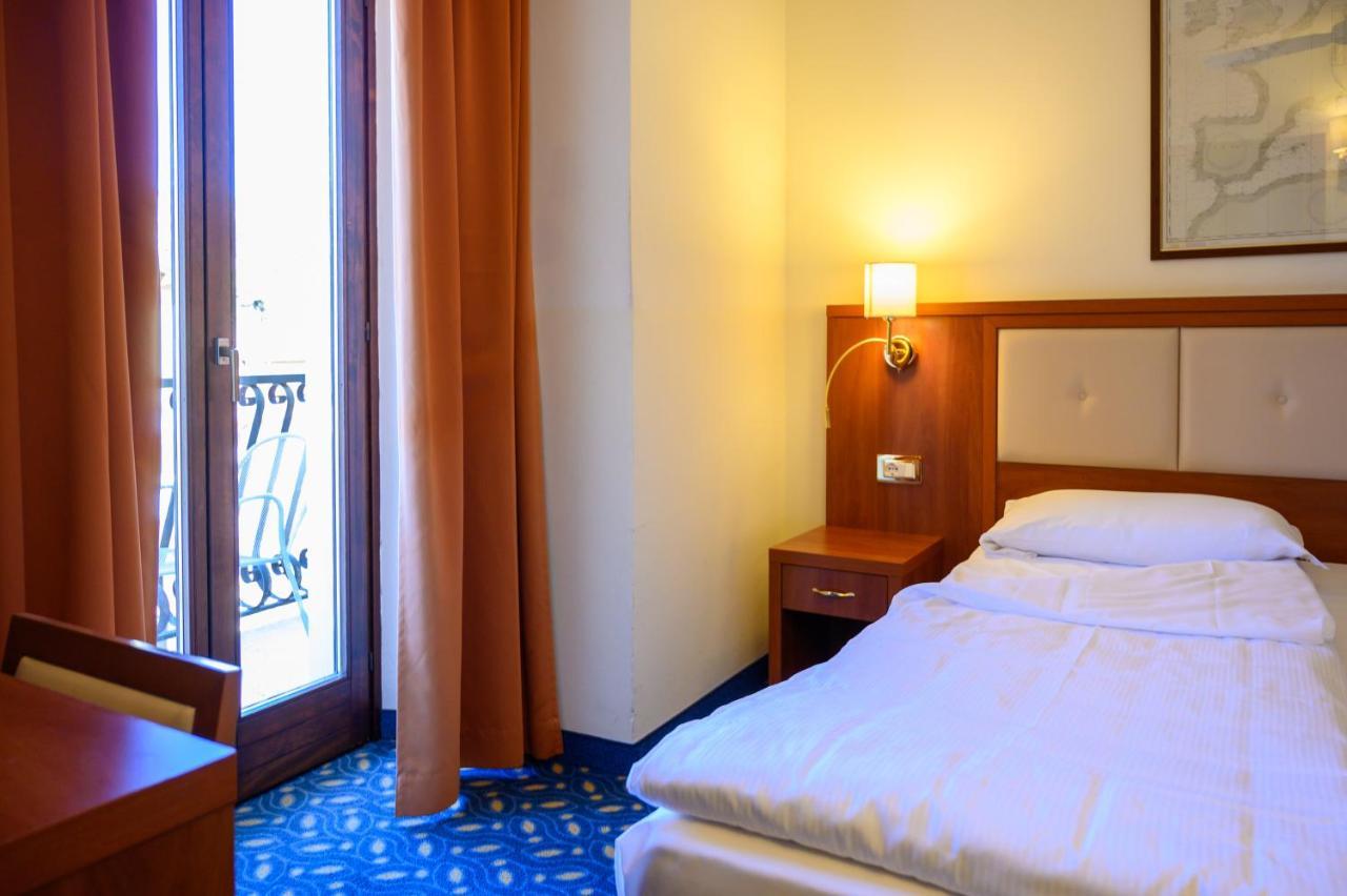 Benaco Hotel 3*